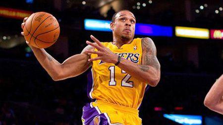 哪些nba球员起跳比篮筐还高（空中飞人！盘点NBA弹跳能力最强的十大球星：前三实至名归）