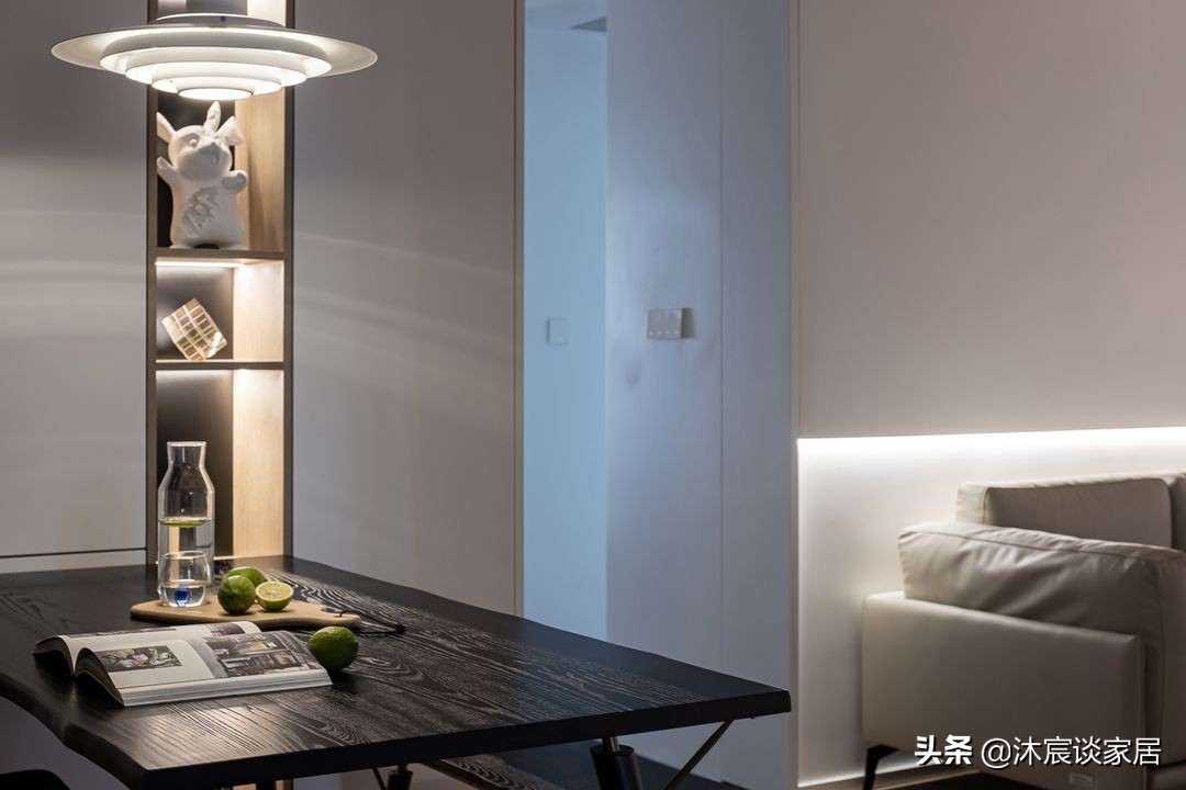 发现一套简洁大方的家，全屋没有一丝多余装饰，真是越简单越高级