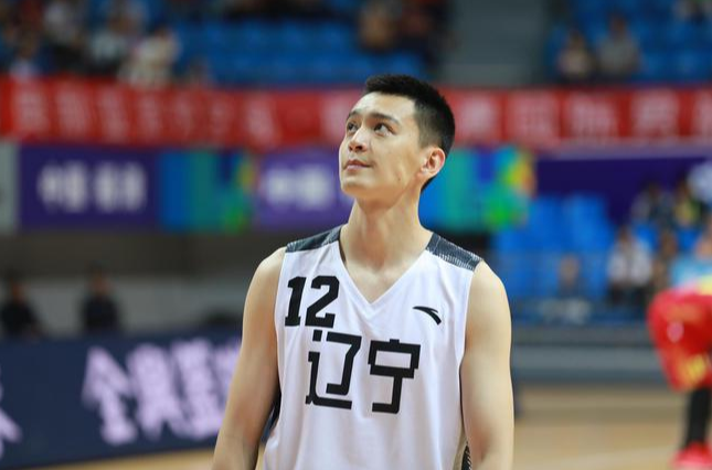 杨鸣个人资料(杨鸣:cba颜值天花板,两任女友都是豪门,曾遭遇出轨风波)