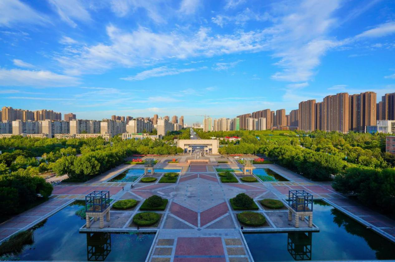 占地5700亩，坐拥四大校区、24个食堂！这可能是河南最“壕”的大学了！