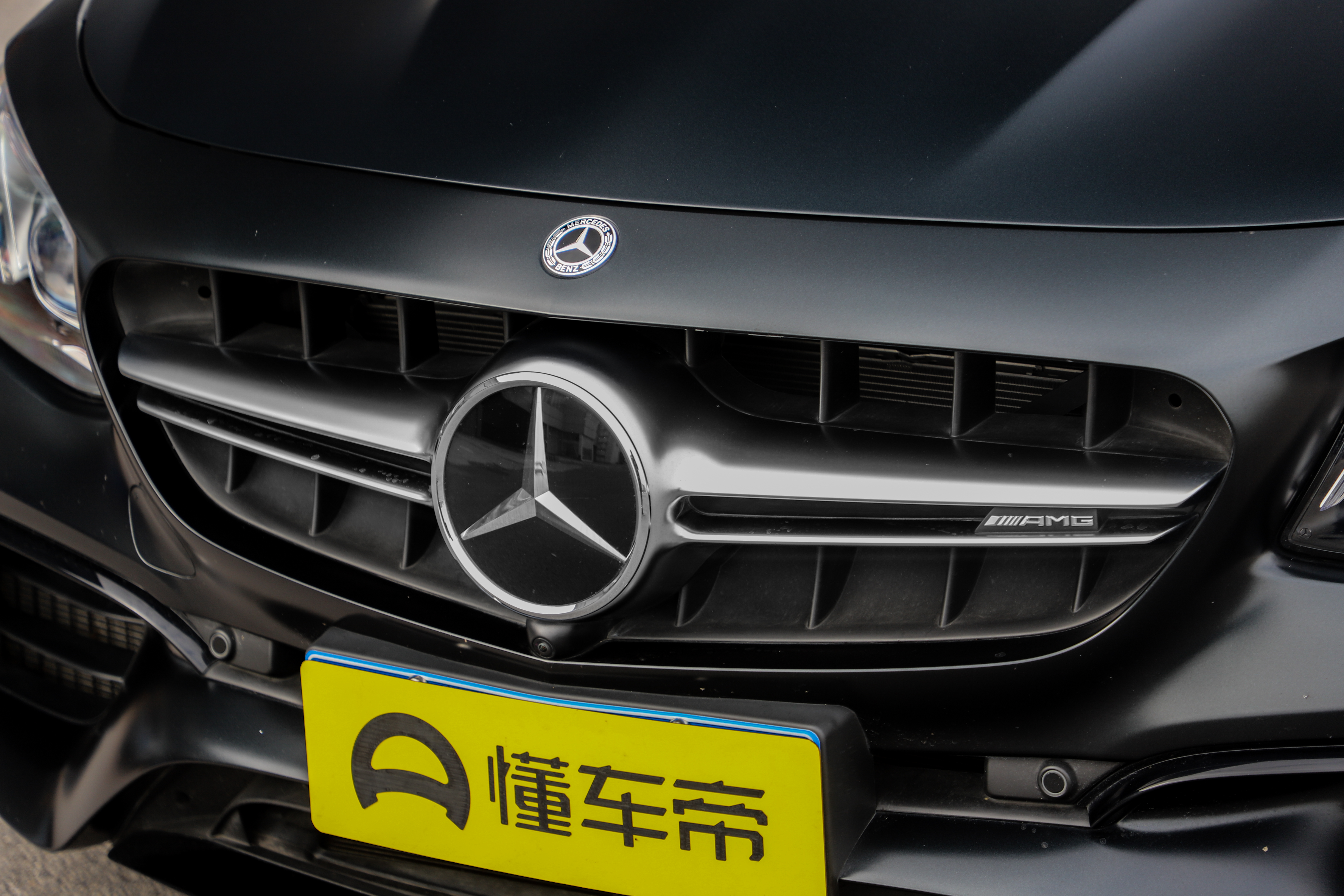 AMG E级双车评测：同门不同命，直6凭何挑战V8？