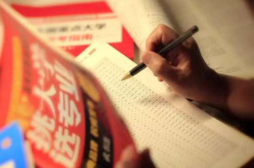 高考300分，意外被10所大学录取，以为是惊喜却被野鸡大学骗了