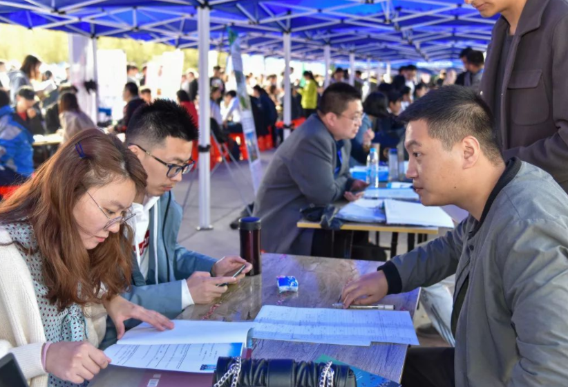 多年后才知道，高等专科学校和职业技术学院的区别，不是一星半点
