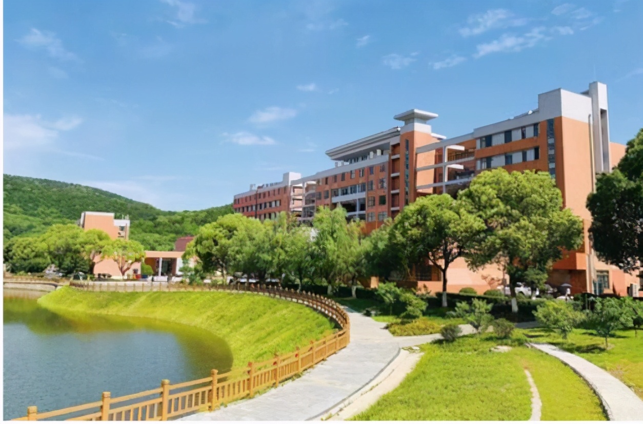 江苏二本压线可选大学：理科13所，文科15所，低分考生的福音