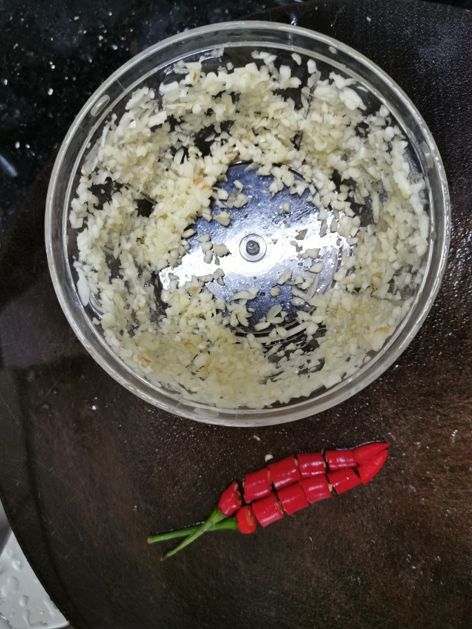 凉拌黄瓜，切完直接拌不对！大厨教你一招，脆嫩可口，清爽不油腻