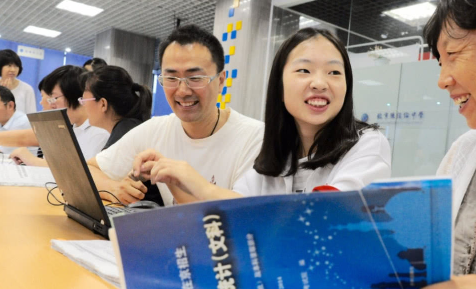 填报志愿后别傻傻等待了，想提前知道是否被录取，一招就可搞定