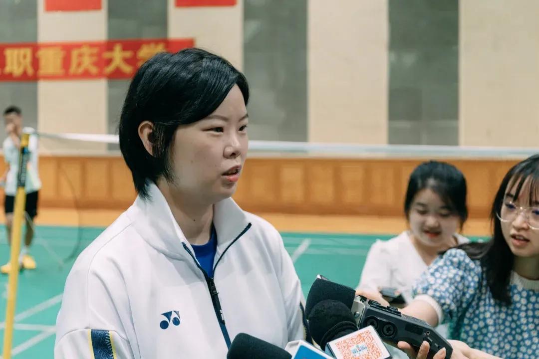 来蹭课吗？奥运冠军教你打羽毛球哦