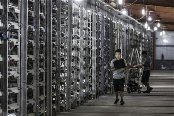 一枚卖到39万，比特币价格疯涨的背后，矿工日收入超过4亿