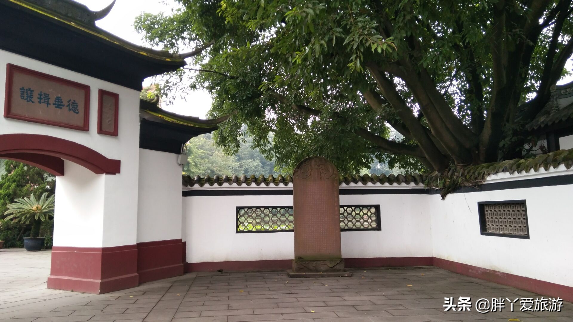 看看四川成都古蜀国郫县，4A景点望丛祠，风景如画，竟有千年陵墓