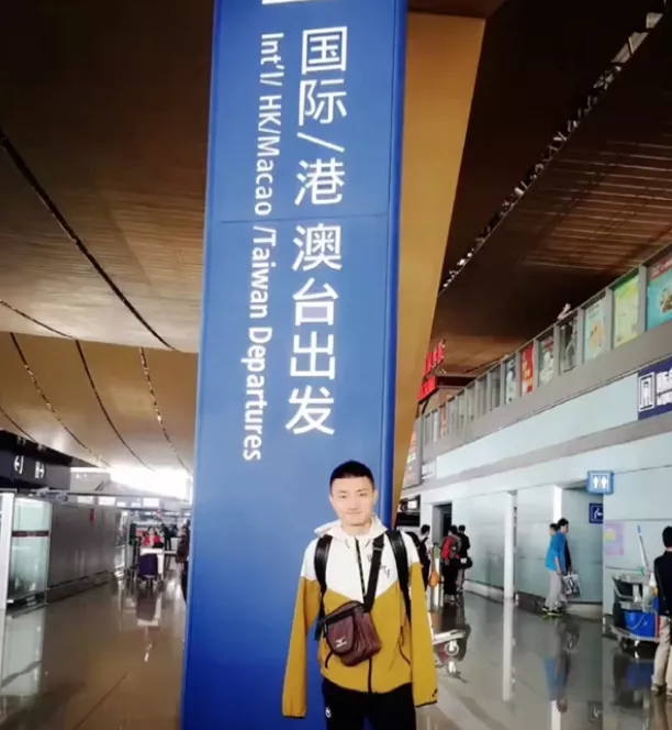 10年前，那个用脚高考轰动全国的文科状元，如今怎样了？