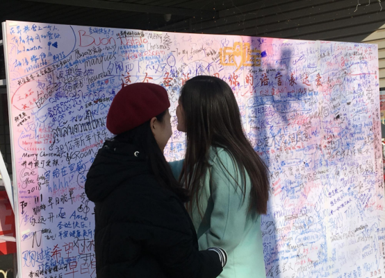 高校“表白墙”走红，几个字写出爱恨情仇，网友：同学你绿了