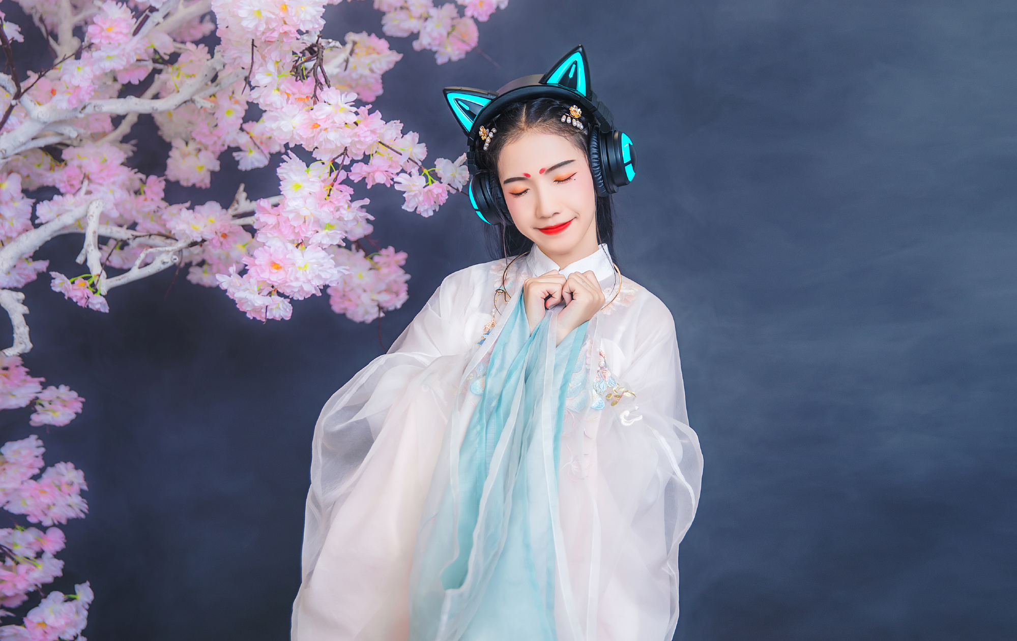 电竞纪元女生衣服(穿汉服去打“电竞”是怎样的场面？想不吸引别人的目光都难)