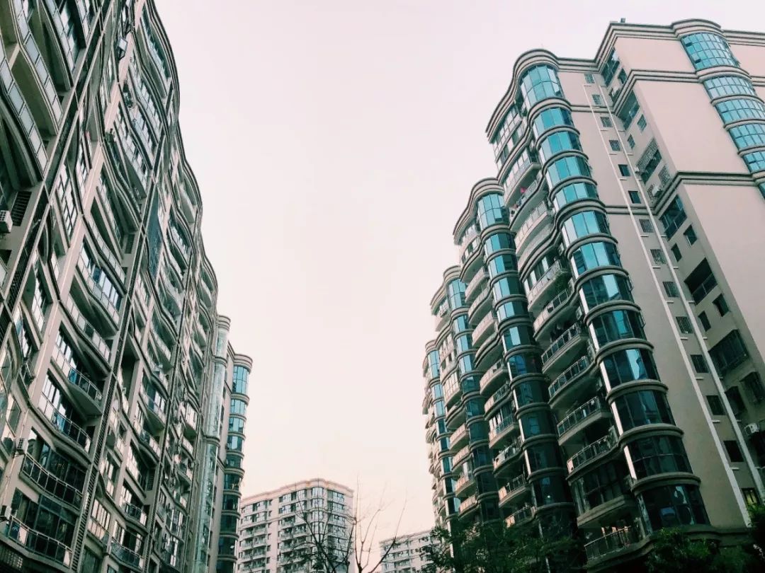 老破小一平10万+！我们走遍厦门18所名校，为你曝光最贵学区房！