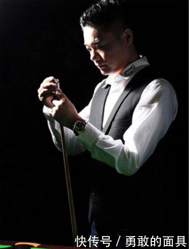 丁俊晖与潘晓婷台球对打视频（如果让丁俊晖和潘晓婷对打台球，哪个更厉害？）-趣拿体育