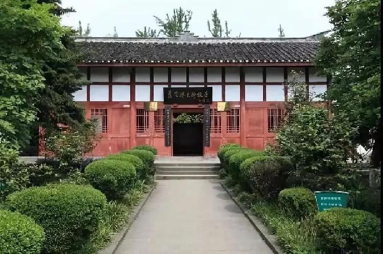 十大元帅的父亲是何身份：林彪的父亲经营布厂，贺龙的父亲是烈士