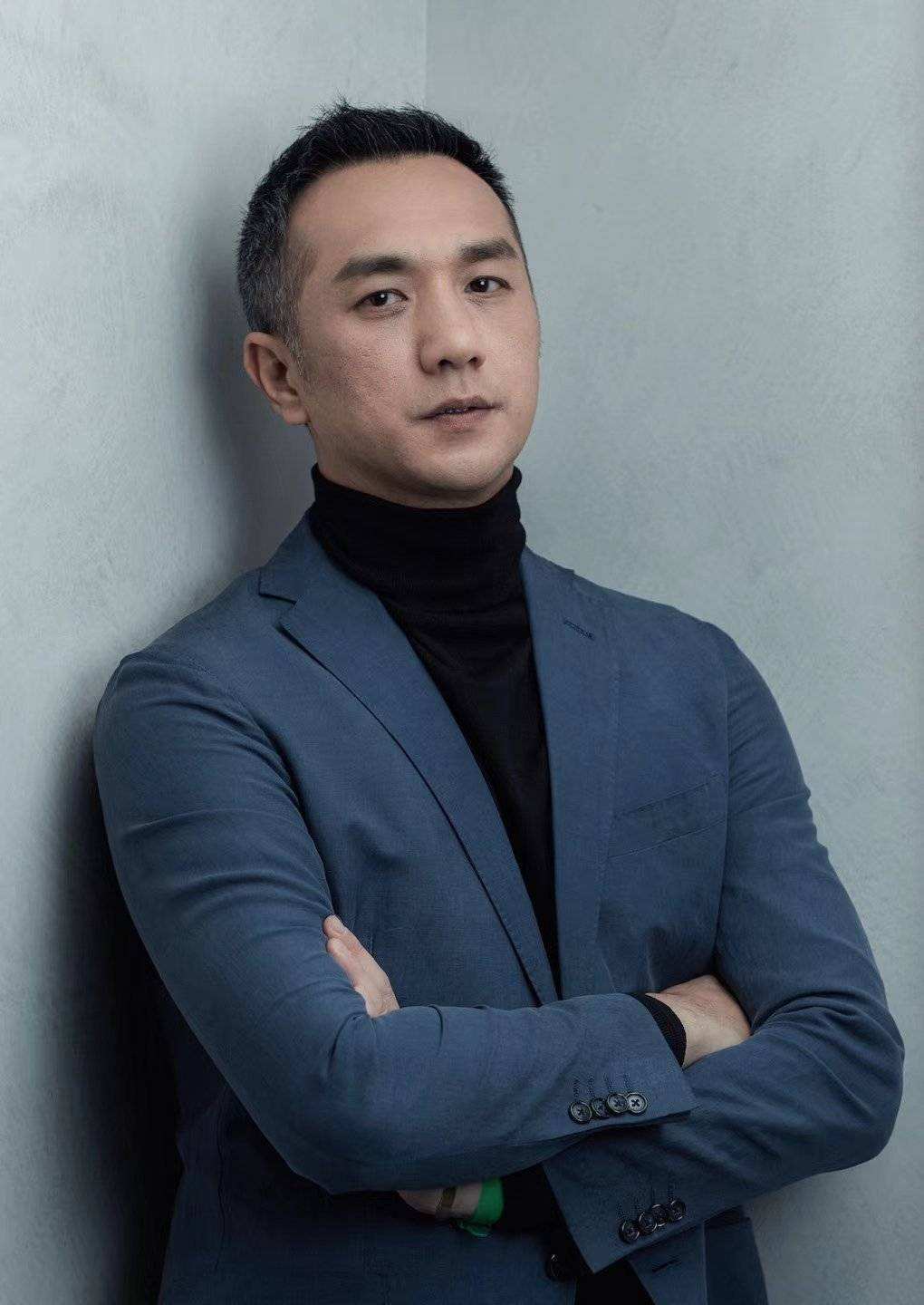 先结婚后恋爱萧红扮演者名字(著名演员黄觉:娶女网友做妻子,婚姻状况