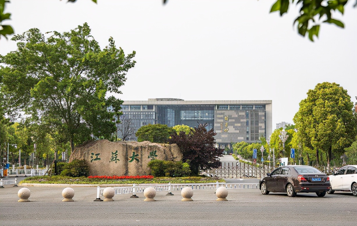 辽宁改名很成功的大学，常被误认为是985，深受家长认可