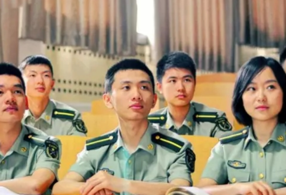 军校和警校两个优质院校，仅一字之差，哪个学生毕业后更有前途？