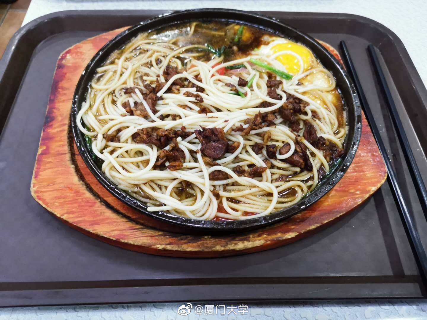 厦门大学食堂有多好？中式大厨做盘菜6元，米饭免费10年，值了