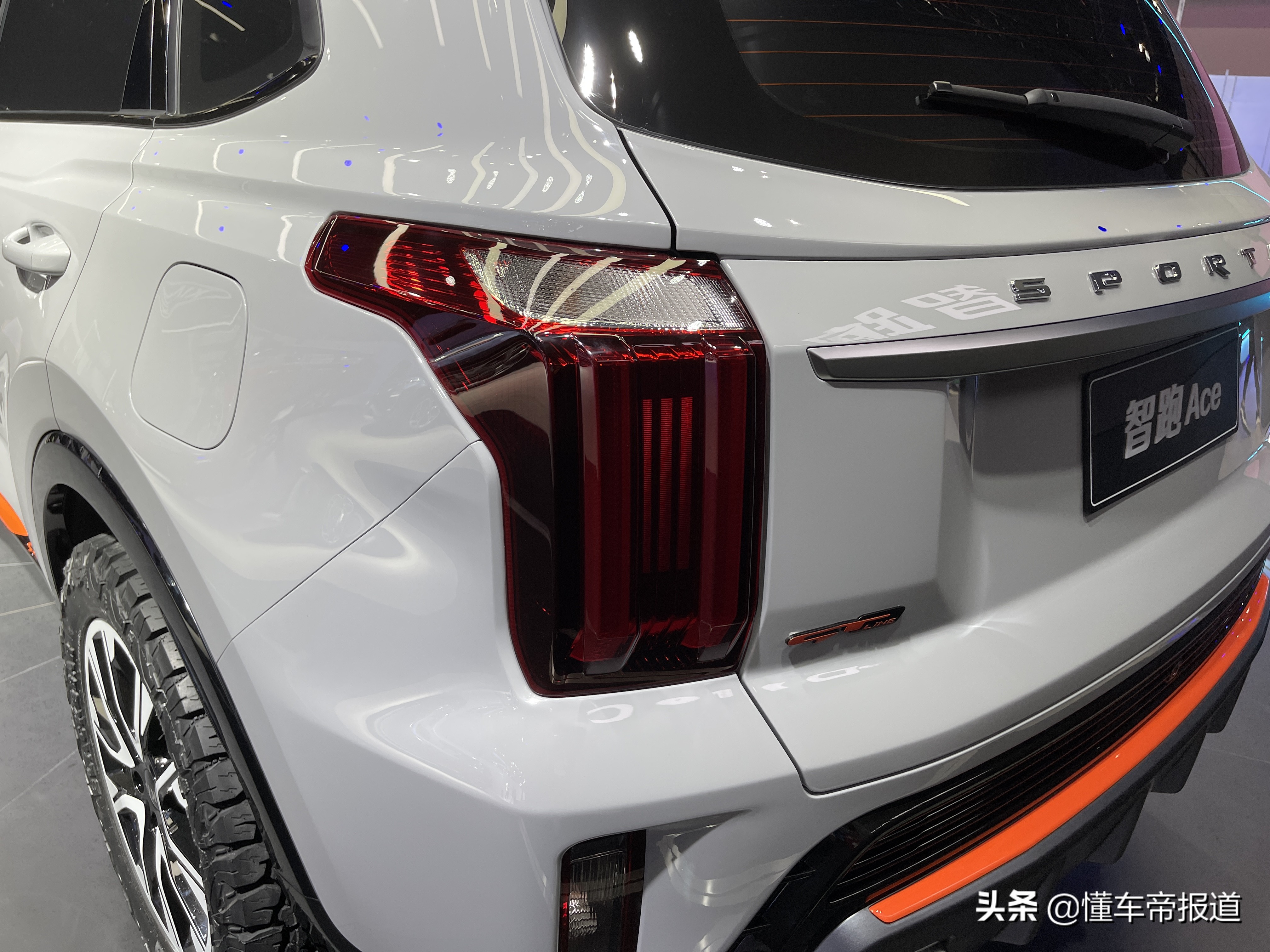 新车 </p><p>　　 东风悦达起亚智跑Ace首秀，造型硬朗，前脸霸气