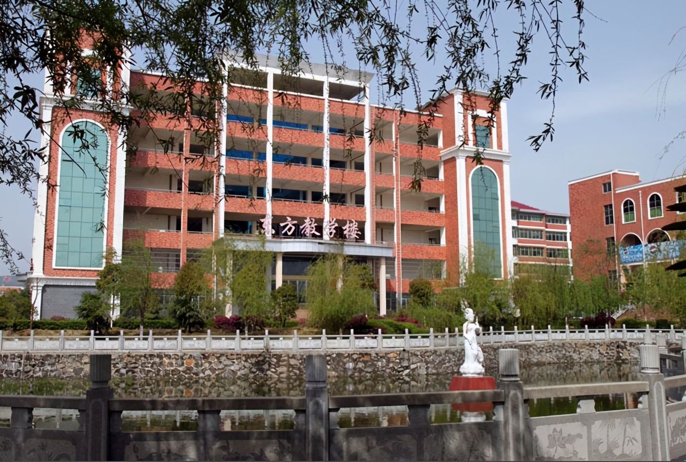 南昌理工学院法学院图片