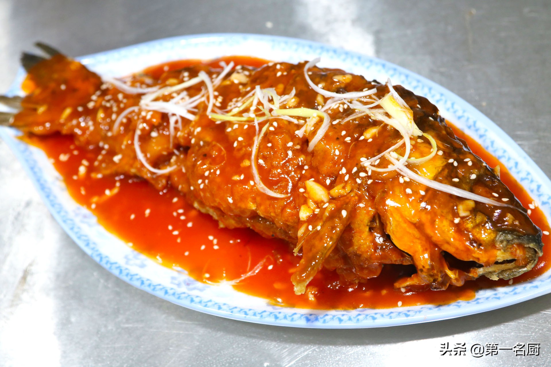 春节年夜饭,糖醋鲤鱼这样做才好吃,酸甜可口,外酥里嫩,收藏吧