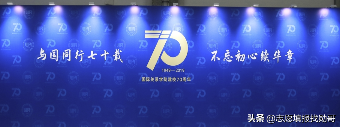 这三所大学被称为“官校”，学生毕业在政府工作，一般人考不上