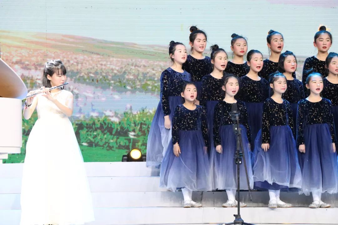 合肥世界外国语学校参加《童声中国--校园合唱节》节目