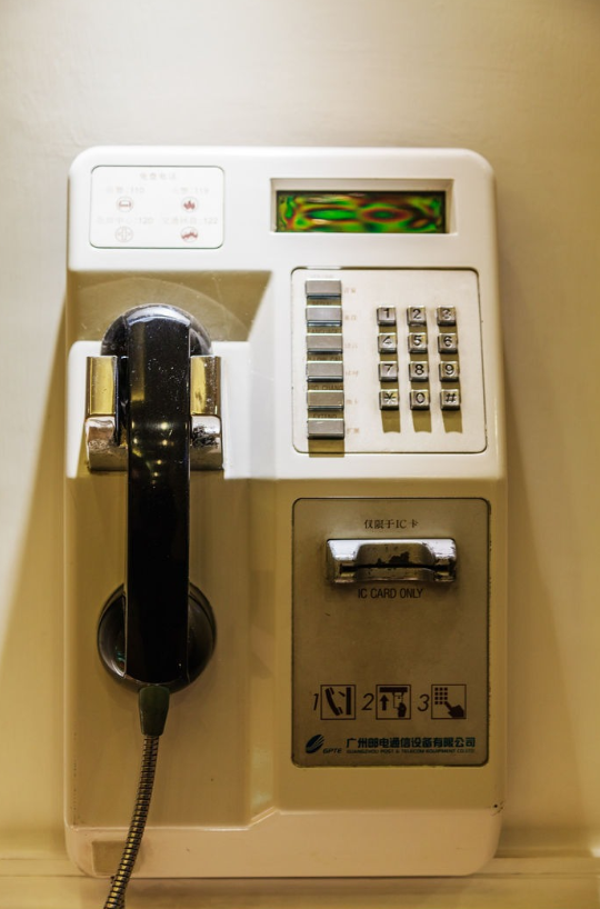 中学生“花样”藏手机，这些地方很靠谱，基本发现不了