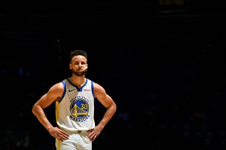 史蒂芬为什么不参加nba选秀(12年前的今天，库里进入NBA！他为何是第7顺位？球探报告指出缺点)