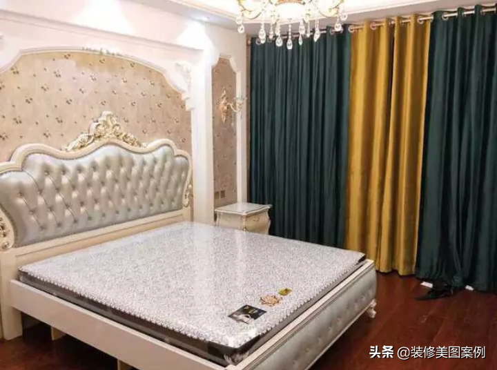 卧室床后面墙上别空着，给你12个软包背景墙案例，装修值得参考！
