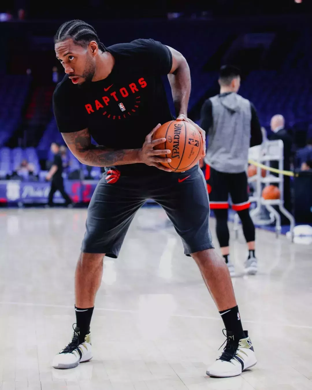 有哪些nba球星穿aj32(NBA球员今日上脚：伦纳德NB新配色，巴特勒的AJ32太暖心！)