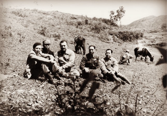 80年前海明威中国之行：秘密会见周恩来，建议美国增加对华援助