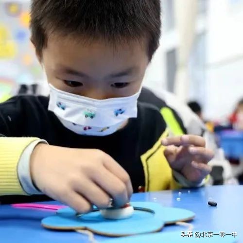 上地实验学校小学部的小可爱 带来了助力冬奥的小宇宙