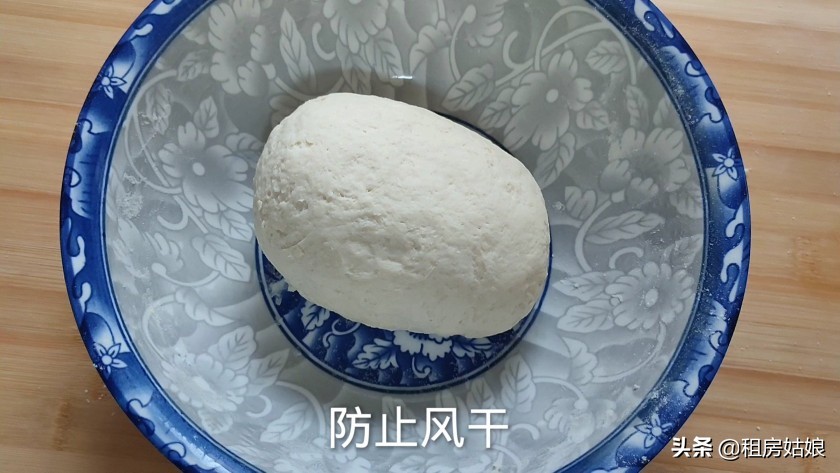 电饼铛烙饼（教你用电饼铛做油饼柔软多层）
