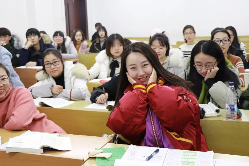 “花式请假条”走红网络，看了这些请假理由，老师没办法拒绝