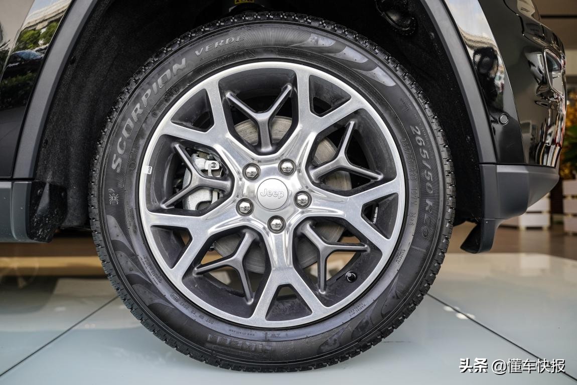 懂车探店：专业四驱搭配V6动力，40万即可入手进口Jeep大切诺基？