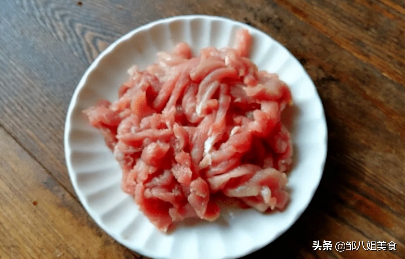 瘦肉怎么炒才鲜嫩（牢记4点窍门炒好后肉嫩不柴味道香）