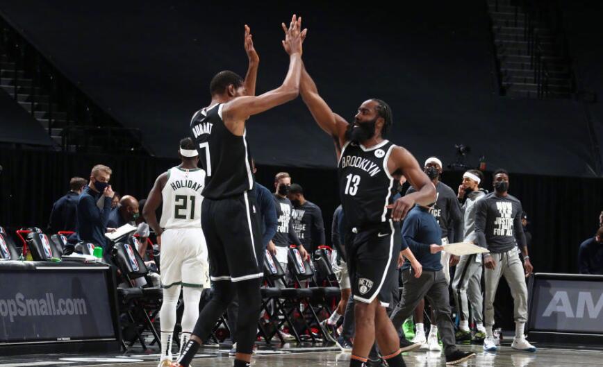 nba球员为什么爱在纽约（球员为何喜欢篮网？因为老板有钱任性，还管球员女朋友）