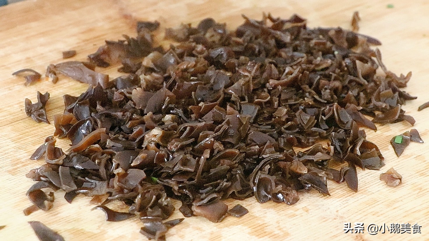4个鸡蛋1把韭菜，教你早餐新吃法，简单快速营养，比韭菜盒子还香