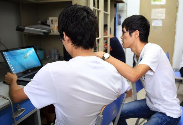 大一新生有必要带电脑去学校吗？辅导员给出建议，家长需提前了解