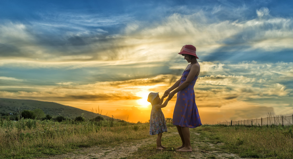 得知儿子高考688分第2天，母亲跳河轻生，网友评：母爱太伟大