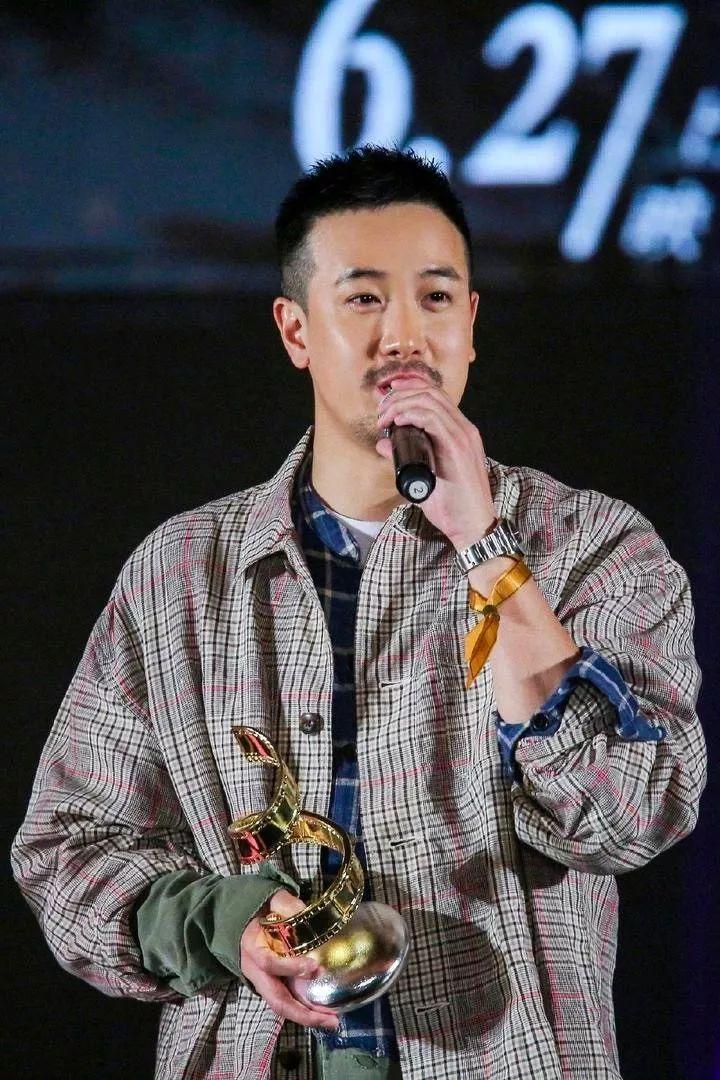 江南style曾志伟(《少年的你》7天突破8亿，最强星二代曾国祥，居然是个工装迷)