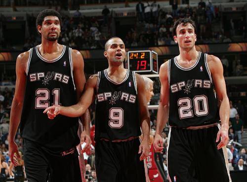 nba2013總決賽g6（13年決賽G6，雷阿倫命中關(guān)鍵三分！波什10分，韋德14分，那老詹呢）