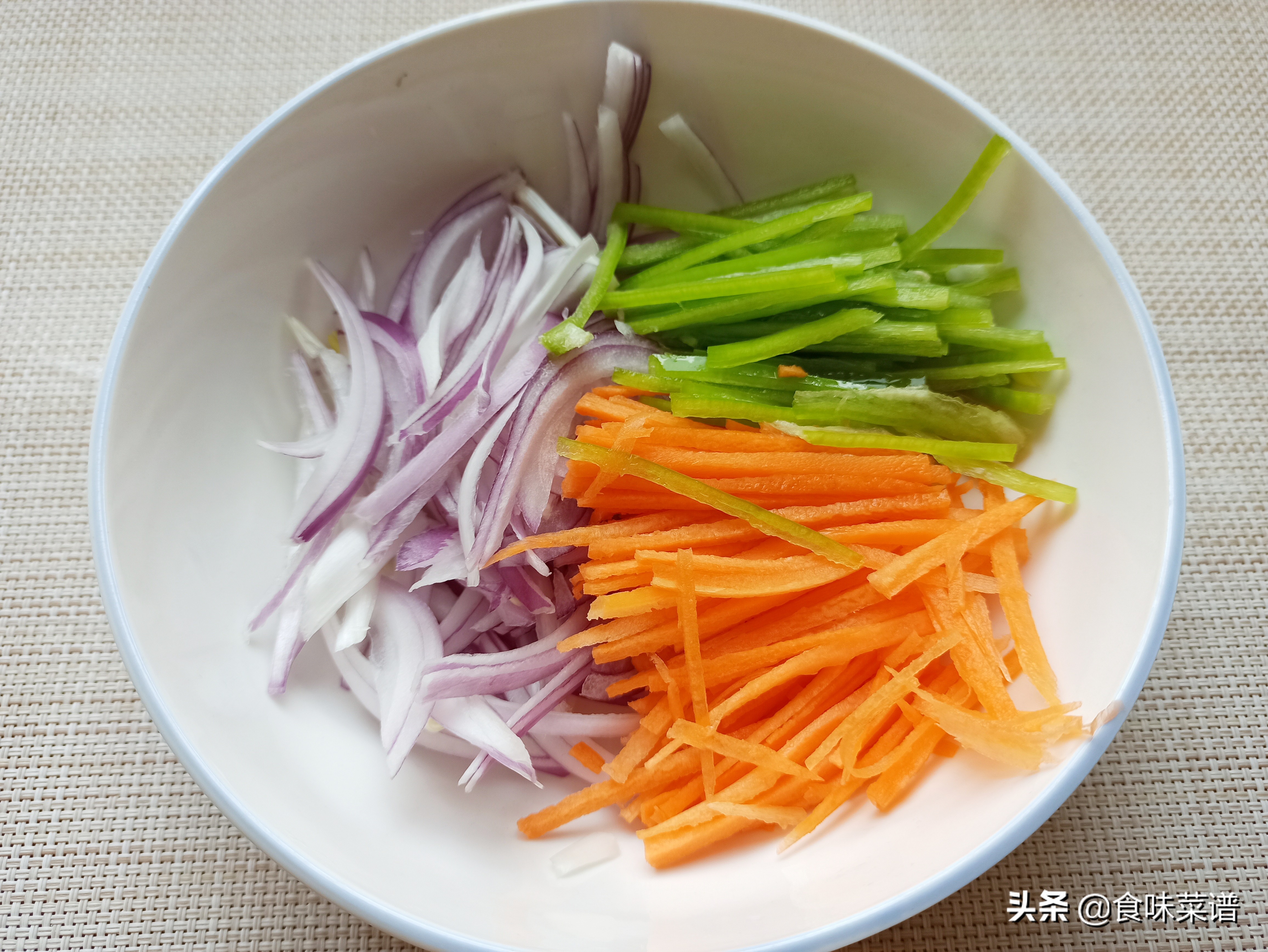 洋葱的18种家常做法（教你做甜脆不辣美味的洋葱）