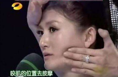 自己在家就能做的“面部提拉法”,紧致嫩肤,提拉瘦脸,简单易学