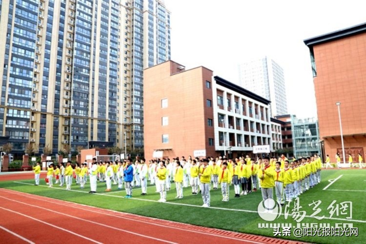 足球比賽領(lǐng)導(dǎo)講話稿（大雁塔小學(xué)雁南分校：點(diǎn)燃綠茵烽火 放飛足球夢(mèng)想）