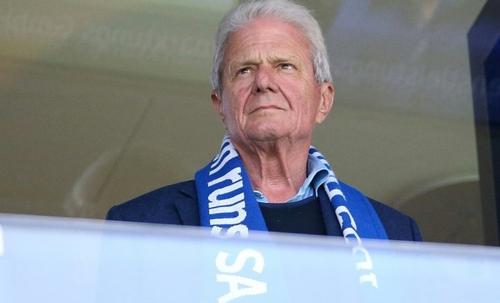 德甲球迷为什么骂球队老板（「评论」极端球迷看台辱骂别队老板 德甲比赛频频中断 是何原因？）