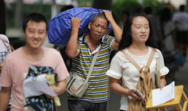 大学生活费1200少吗？大学生真实生活曝光，没有对比就没有伤害