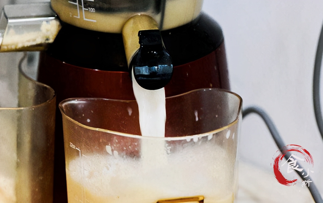 天底下那么多的物质，为什么只有卤水能点豆腐？到底是什么原理？